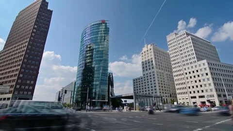 Time lapse of traffic in Potsdamer Platz on a sunny day. Vidéo 80992762