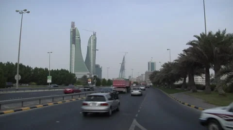 Time-lapse of traffic on a road in Dubai. Stock Footage 46868562