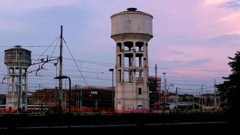 Time lapse of trains passing during sunset Video stock 90528272