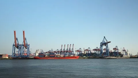 Time Lapse of transport ship with containers on it Vidéo 312461698