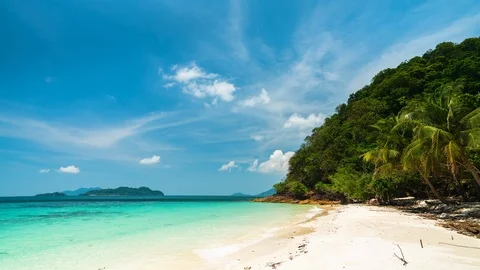 Time-lapse tropical white sand beach Video stock 119972793