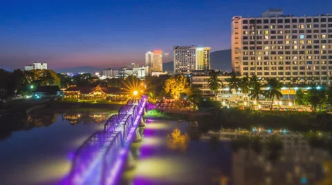 Time lapse twilight cityscape of chiang mai, thailand (zoom out) Stock Footage 37272151