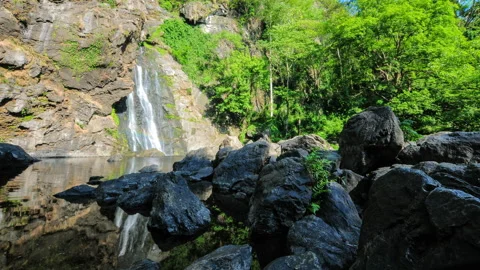 Time-lapse Twilight of Waterfall from Khlong Lan Natural Park Vídeo Stock 327066624
