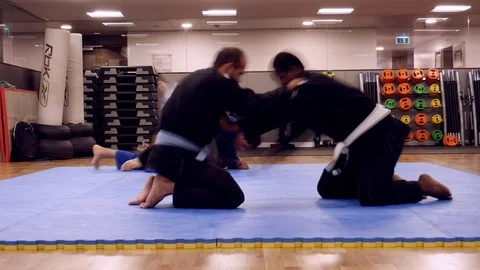 Time lapse of two groups of men practising Brazilian Jiu-Jitsu sparring Video stock 110695959