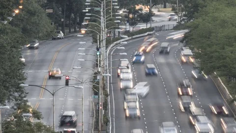 Time Lapse Two-Way Rush Hour Traffic on Lake Shore Drive, Chicago at Dusk 4K 動画素材 79101051