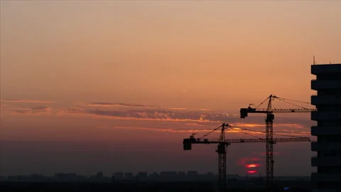 Time lapse of two working construction cranes on the fantastic sunset background Stock-Footage 310208028
