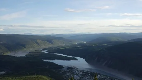 Time lapse of a valley with a river in the sunlight. Видео 69205254