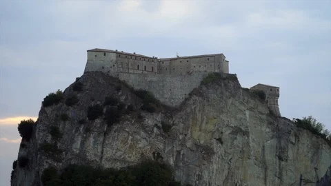 Time lapse vide of the castle of San Leo, the prison-fortress Vídeos de archivo 103475594