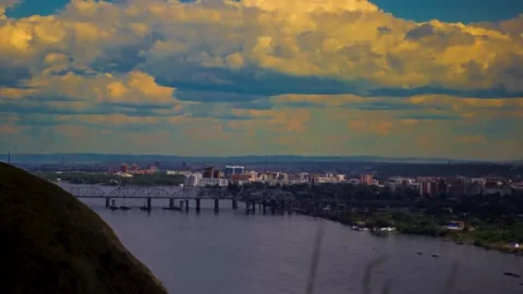 Time lapse Video 4k. clouds in the sky over the bridge to the river Stock-Footage 181891566