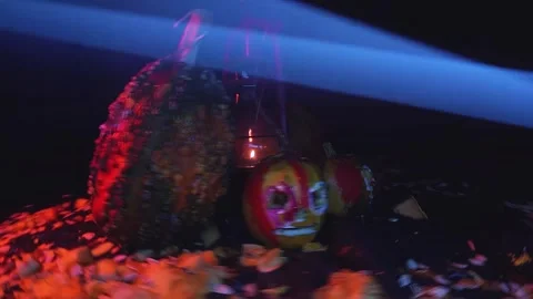 Time-lapse video art scary Halloween pumpkins and an old kerosene lamp Stockbeeldmateriaal 286207972