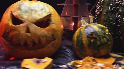 Time-lapse video art scary Halloween pumpkins and an old kerosene lamp Vídeos de archivo 286208066