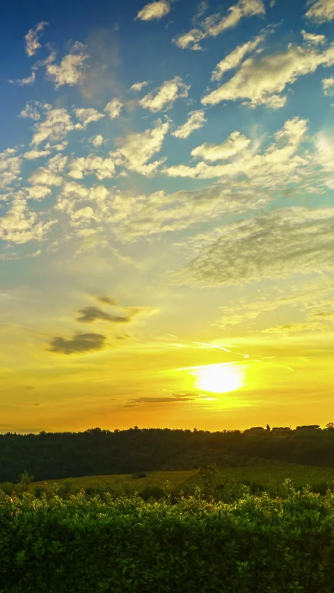 Time-lapse video: A beautiful sunset in the Umbria region, Roman city. Stock Footage 341779370