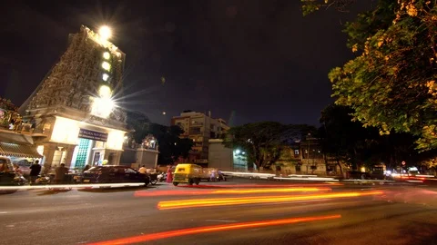 Time lapse video of busy junction in Bangalore with Temple in the background 스톡 동영상 90860470