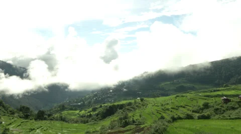 Time lapse video of clouds rolling by the country hillside Video stock 35407421