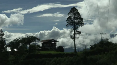 Time lapse video of clouds rolling by the countryside Video stock 35407750