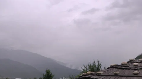 Time lapse video of clouds rolling by the rural countryside Video stock 35408965
