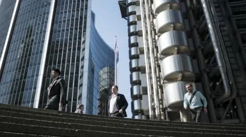 Time lapse video of commuters walking to work past the Willis Building on lef Vídeos de archivo 55915731