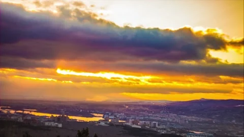 Time lapse Video dawn on the river clouds and sun Stock Footage 181890862