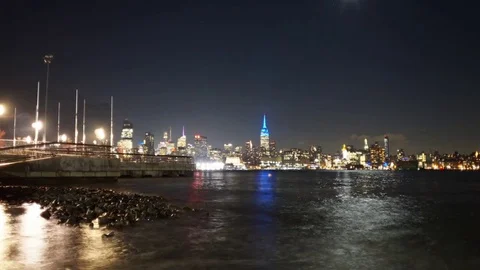 Time-lapse video of the Empire State Building at Night and NYC skyline at night Stock Footage 71130085