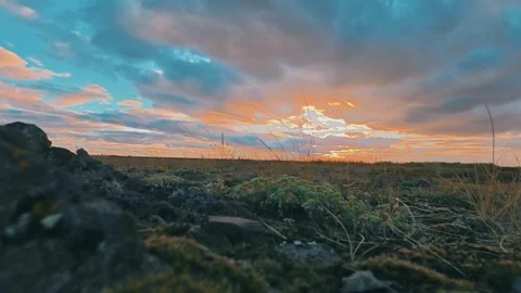 A time lapse video featuring moving clouds and the sun Vídeo Stock 347573686