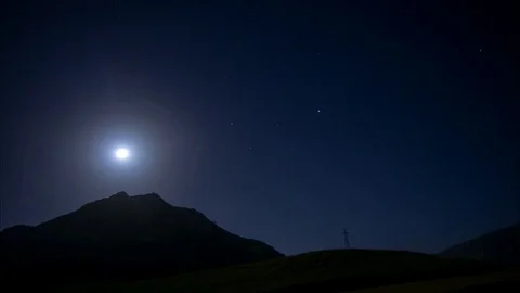 Time lapse video of full moon rising behind the mountain on a clear night Stock Footage 82203472