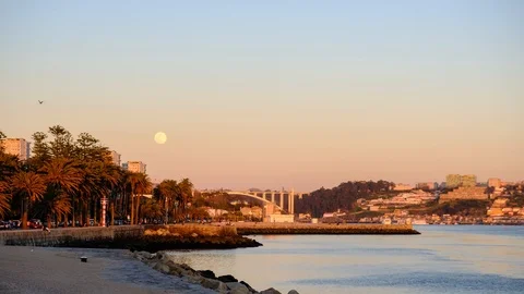 Time lapse video of full moon rising over night river Douro, Porto, Portugal Stock Footage 105656082