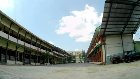Time-lapse video of a high school high school mid-day 스톡 동영상 243090727