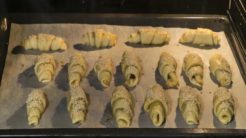 Time lapse video of home baking cake and muffin in oven Stock Footage 92051720