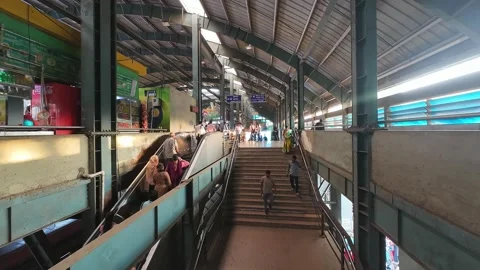 Time lapse video of the human traffic at Andheri West Railway Station Video stock 301711604