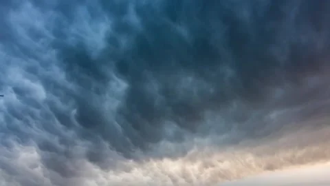 Time lapse video of mammatus cloud Stock Footage 302161690