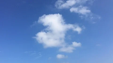 Time lapse video at noon, with the sky bright blue and white. Beautiful cloud mo Stock Footage 113066291