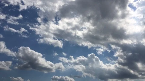 Time lapse video at noon, with the sky bright blue and white. Beautiful cloud mo 스톡 동영상 113066910
