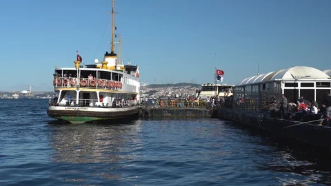 Time lapse video of passengers embarking on ferry Stock Footage 117136291