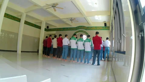 Time lapse video of students and teachers performing the Zuhr prayer Stock Footage 243090750