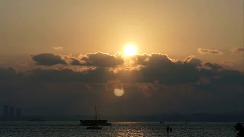 Time lapse video of sun is setting behind the clouds Stock Footage 82192835