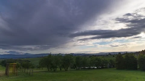 Time-lapse video of the sun setting over the Umbrian countryside in Italy 库存影片 335271845