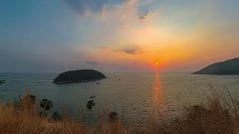 Time-lapse video of sunset against the backdrop of the sea Vídeos de archivo 270794072