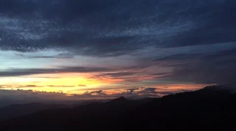 Time-lapse video of sunset from Doi Pui view point near Wat Phrathat Doi Suthep Stockbeeldmateriaal 62165458