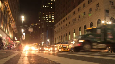 Time-lapse video of Traffic in New york city at night Видео 32240481