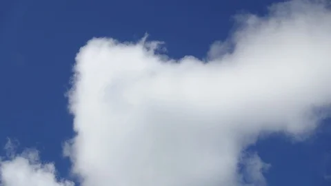 Time lapse Video of white cloud moving on blue sky in the afternoon. Stock-Footage 99210264