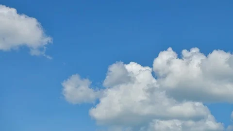 Time lapse Video of white cloud moving on blue sky in the afternoon.  Stockbeeldmateriaal 114791651