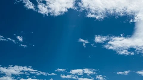 Time lapse Video of white cloud moving on blue sky in the afternoon.  Stockbeeldmateriaal 126468124