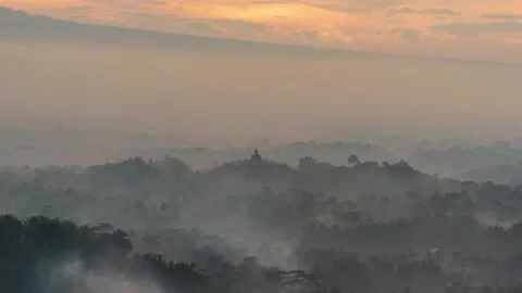 Time Lapse of view to Borobudur from Punthuk Setumbu 動画素材 155137359