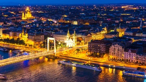 Time-lapse view on the bridges in Budapest at dusk Stock Footage 89003731