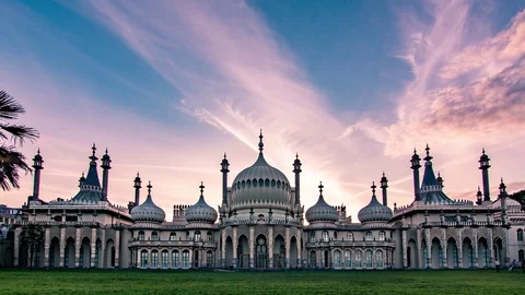 Time lapse view of the Brighton Royal pavilion at sunset Stock Footage 84415262