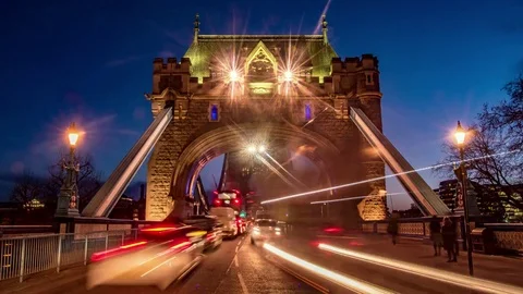 Time lapse view of car traffic at night at  Tower bridge in London Stock Footage 85460483