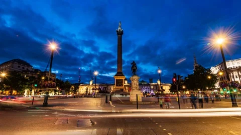 Time lapse view of car traffic in Trafalgar square, London at night Stock Footage 94152578