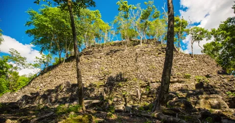 Time Lapse of view of clouds moving over the hill, Guatemala Stockbeeldmateriaal 64401467