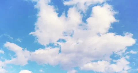 Time-lapse view of clouds moving fast in the blue sky Video stock 195598130