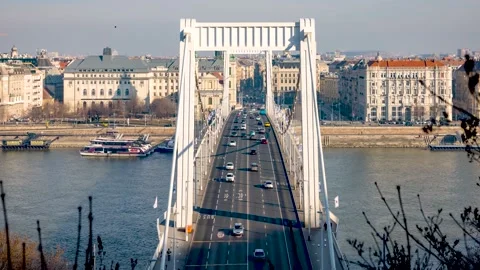 Time lapse view of the Elizabeth Bridge over the River Danube in Budapest Stock Footage 170372559